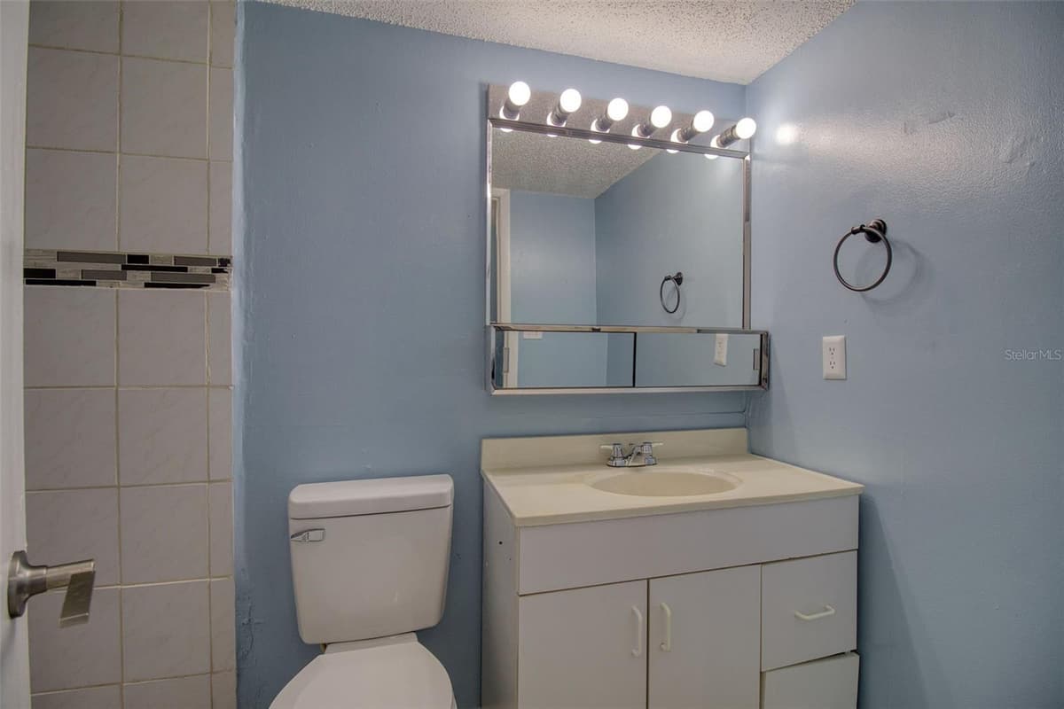 6334 NEWTOWN CIRCLE — photo 15 of 29