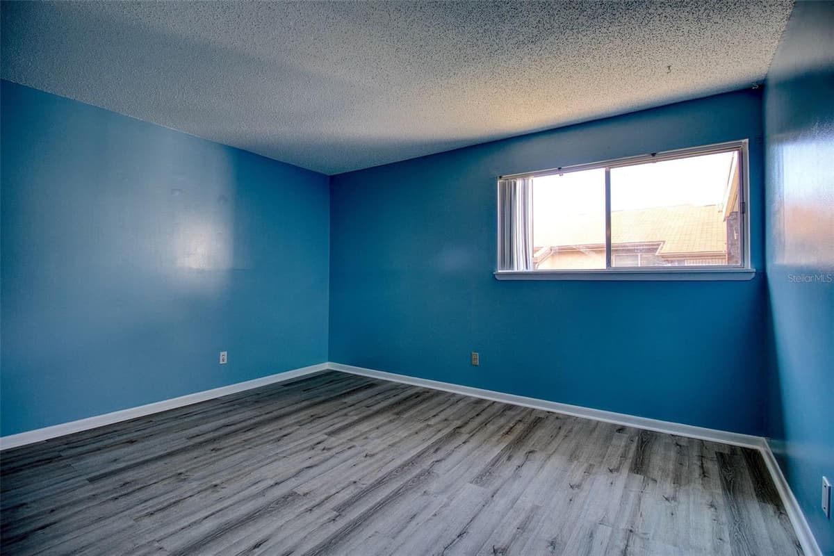 6334 NEWTOWN CIRCLE — photo 11 of 29