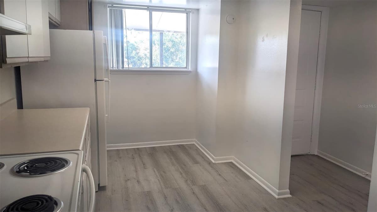 6334 NEWTOWN CIRCLE — photo 8 of 29