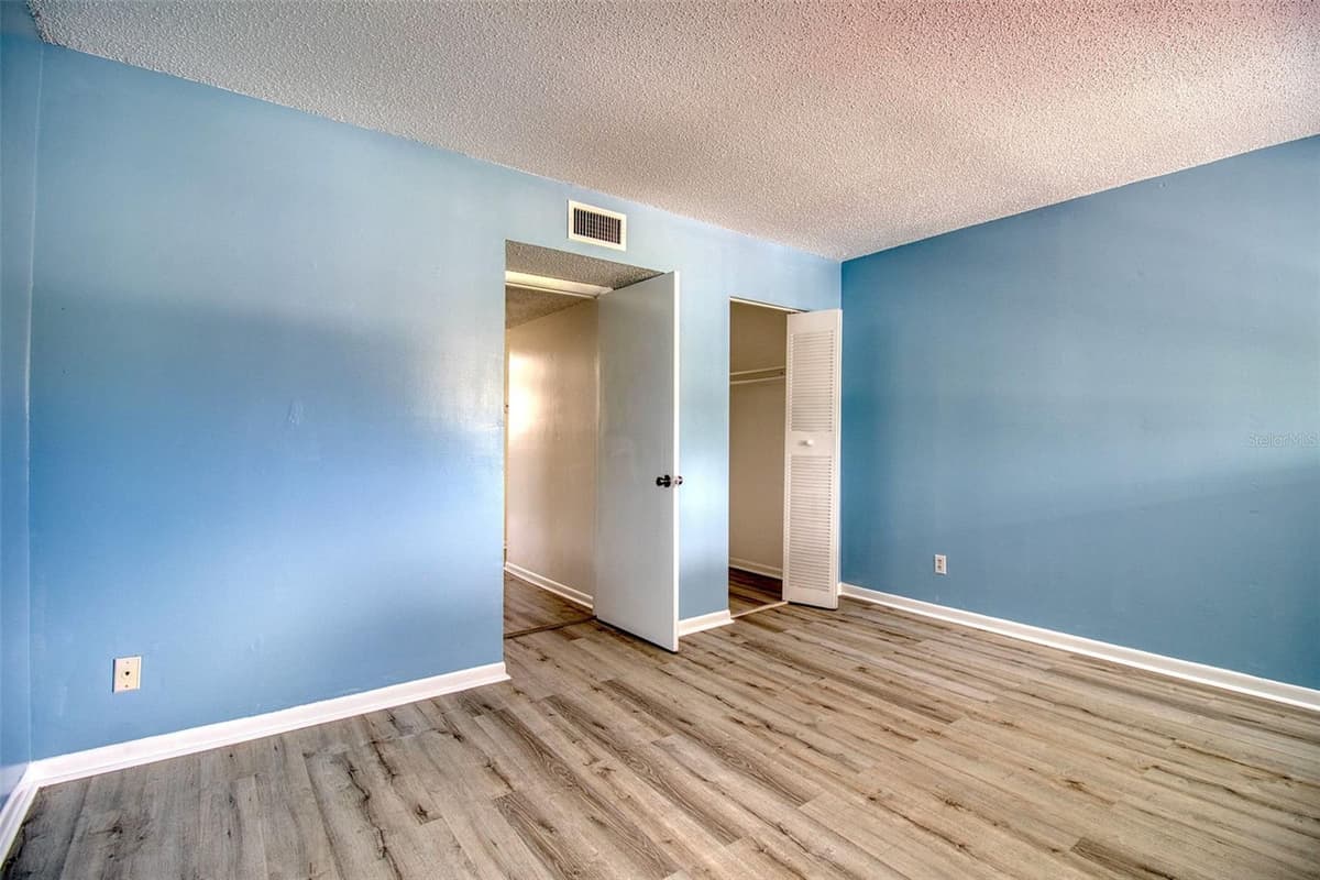 6334 NEWTOWN CIRCLE — photo 18 of 29