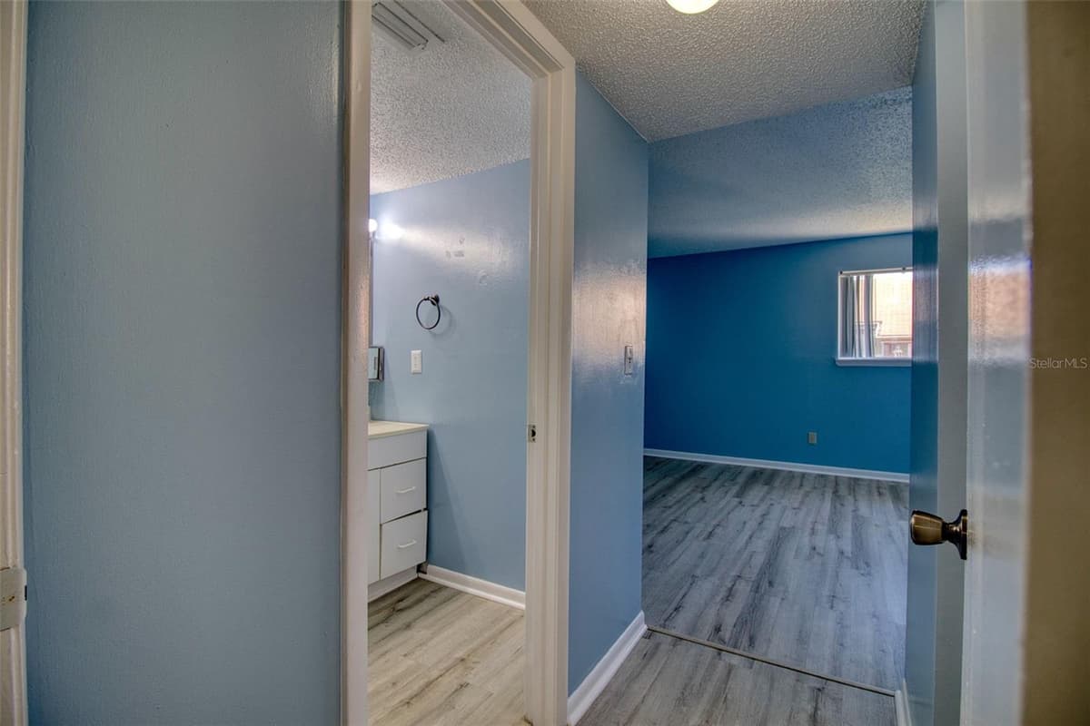 6334 NEWTOWN CIRCLE — photo 14 of 29