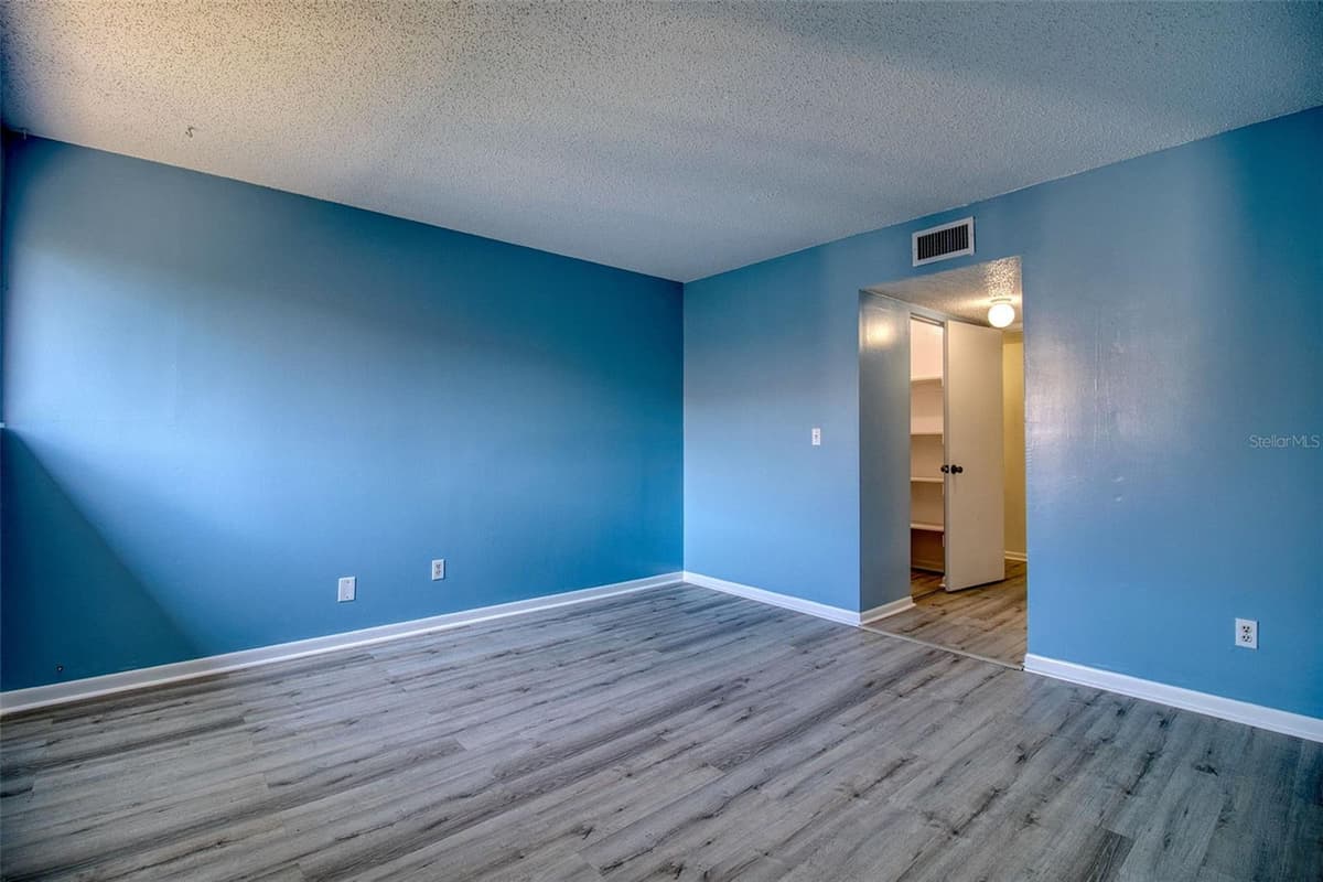 6334 NEWTOWN CIRCLE — photo 12 of 29