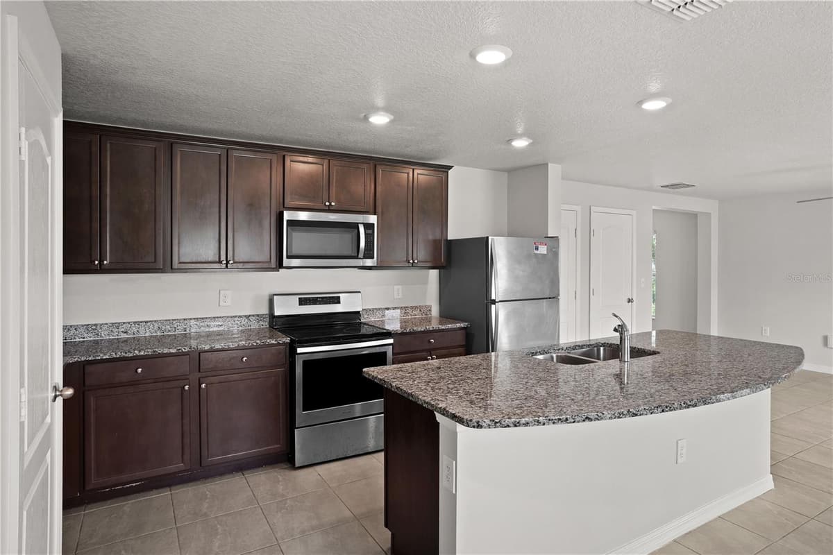 216 FIG COURT — photo 16 of 35