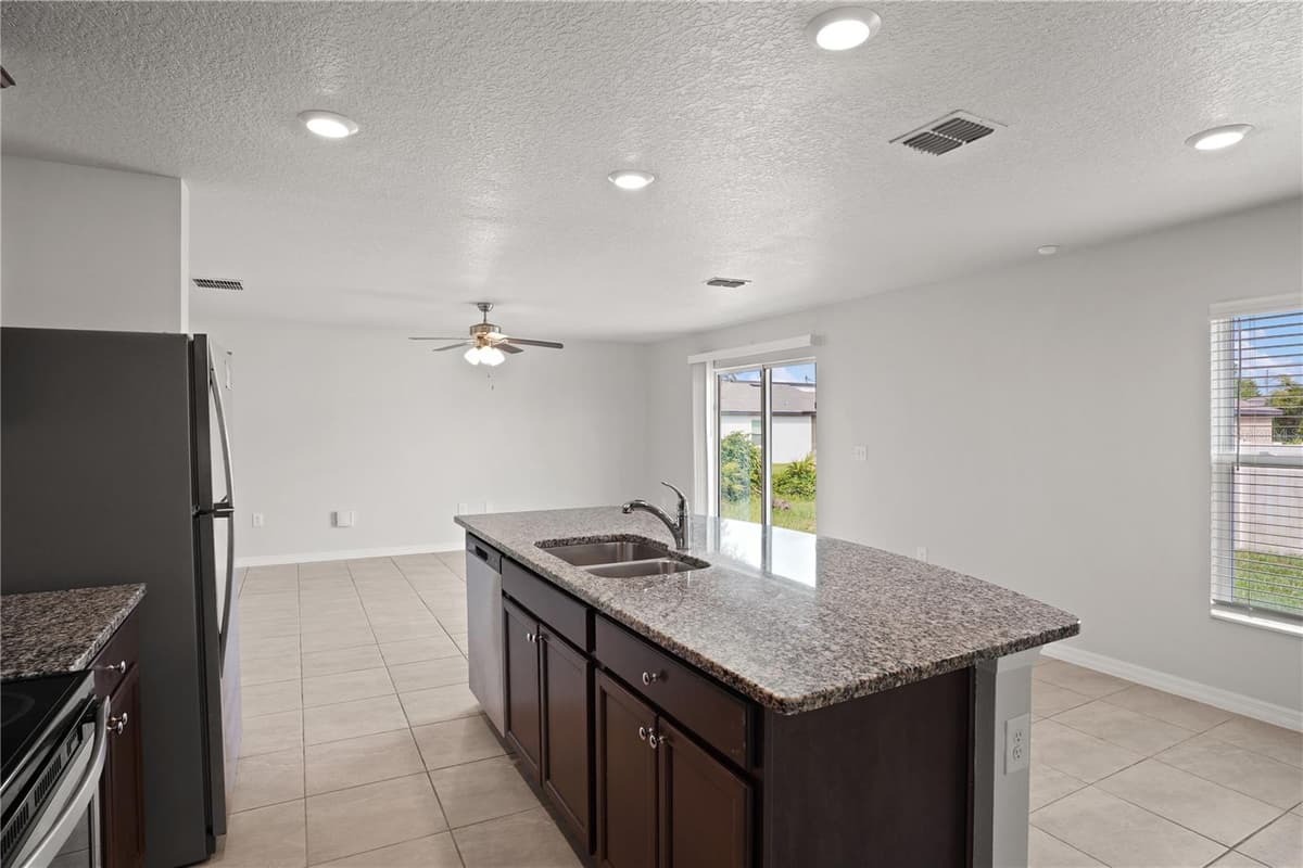 216 FIG COURT — photo 17 of 35