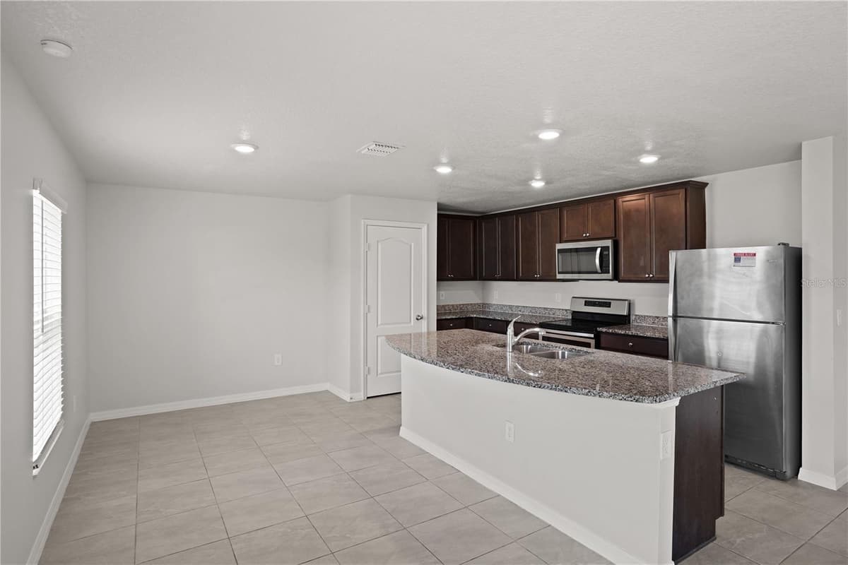 216 FIG COURT — photo 14 of 35