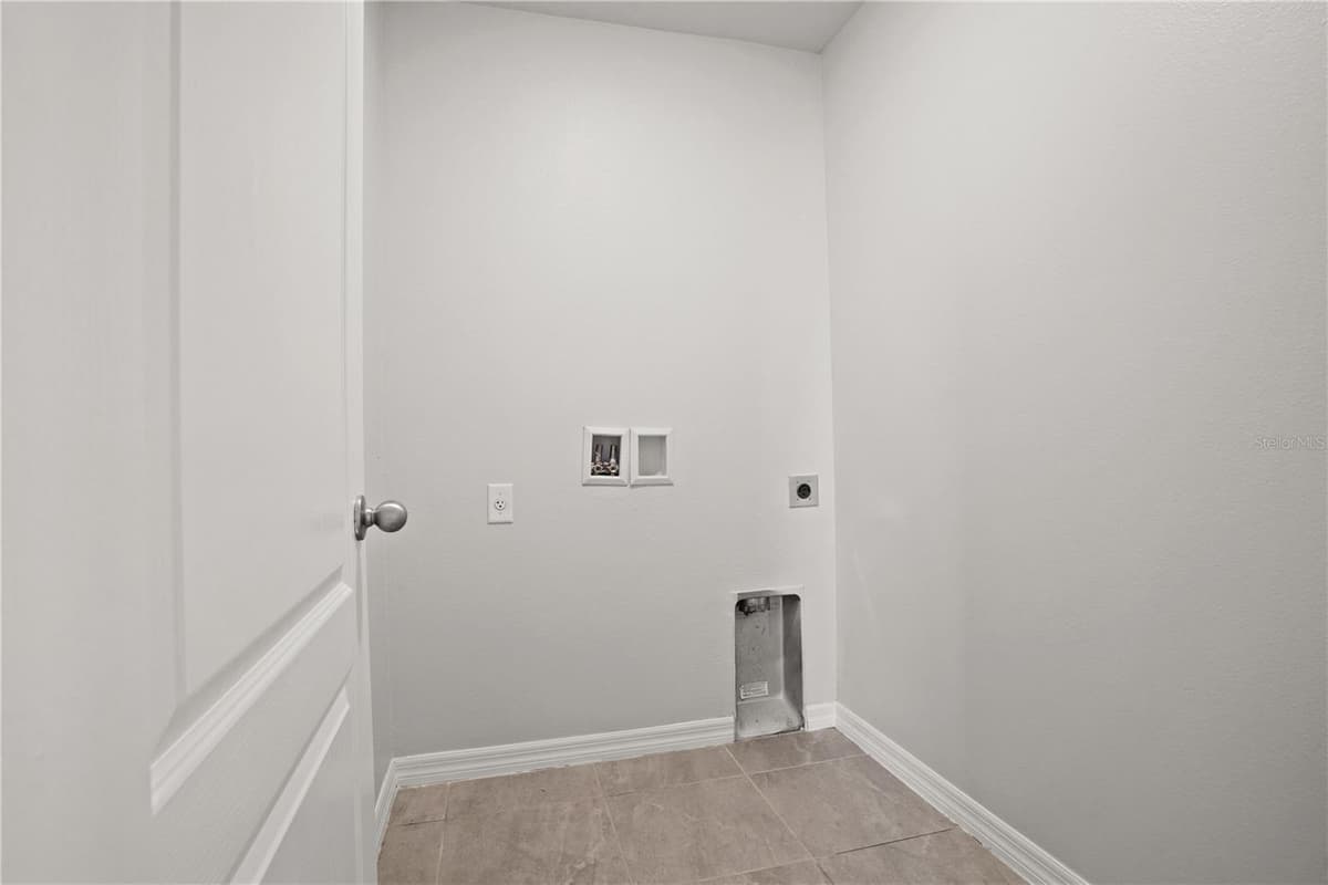 216 FIG COURT — photo 32 of 35