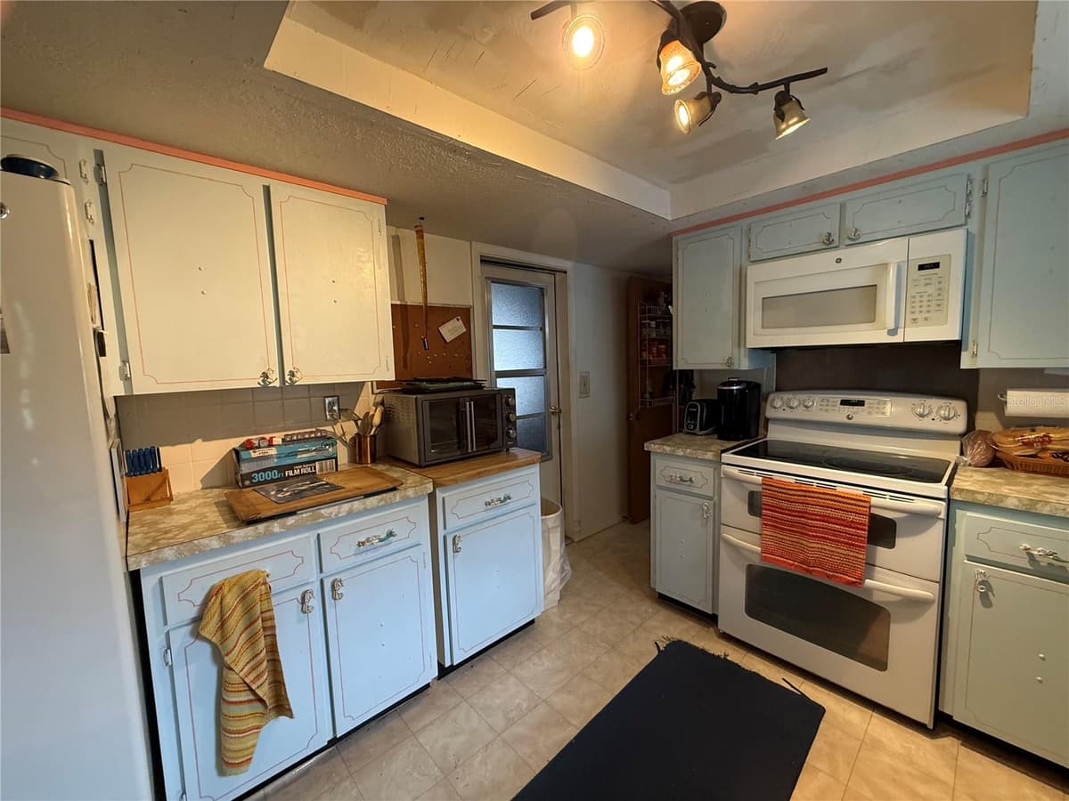 7301 SAN CARLOS DRIVE — photo 16 of 36