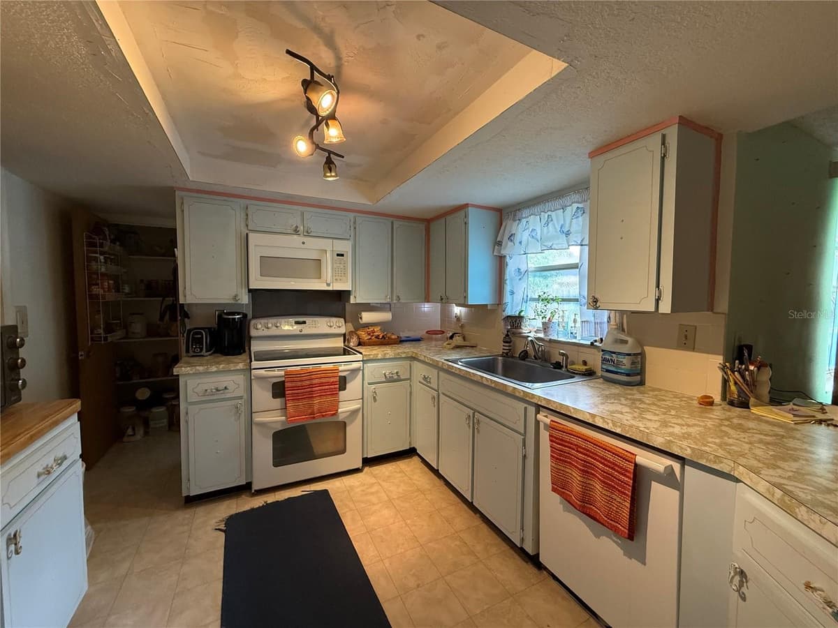 7301 SAN CARLOS DRIVE — photo 15 of 36