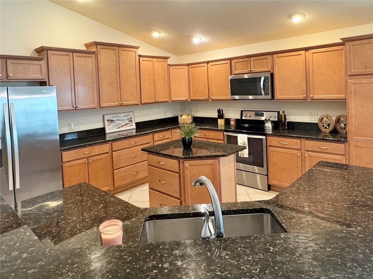 2931 CHARLEVOIX STREET — photo 7 of 30