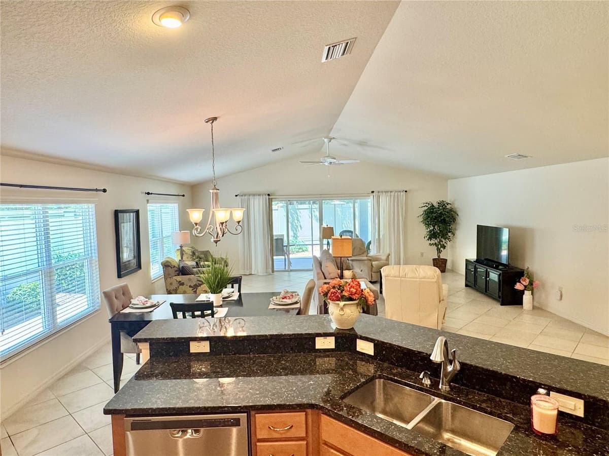 2931 CHARLEVOIX STREET — photo 11 of 30