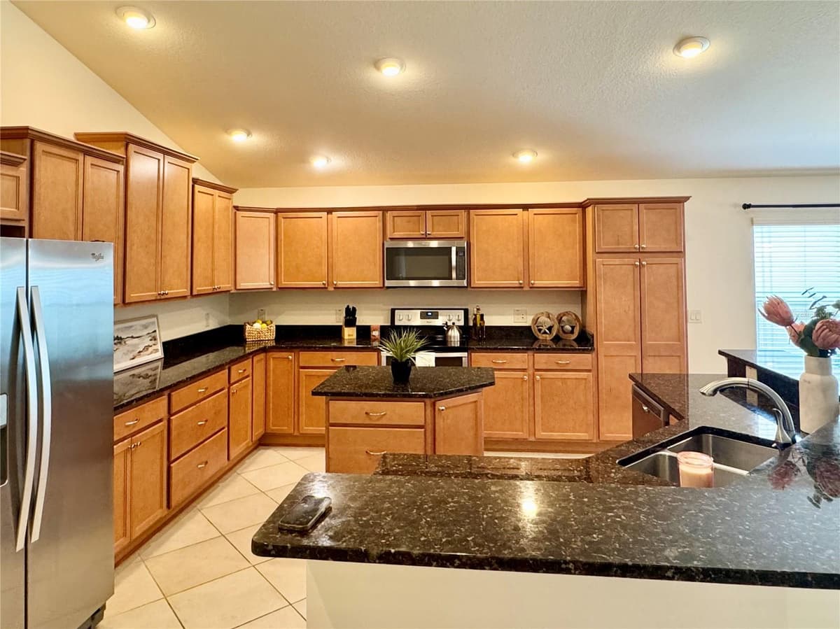 2931 CHARLEVOIX STREET — photo 4 of 30