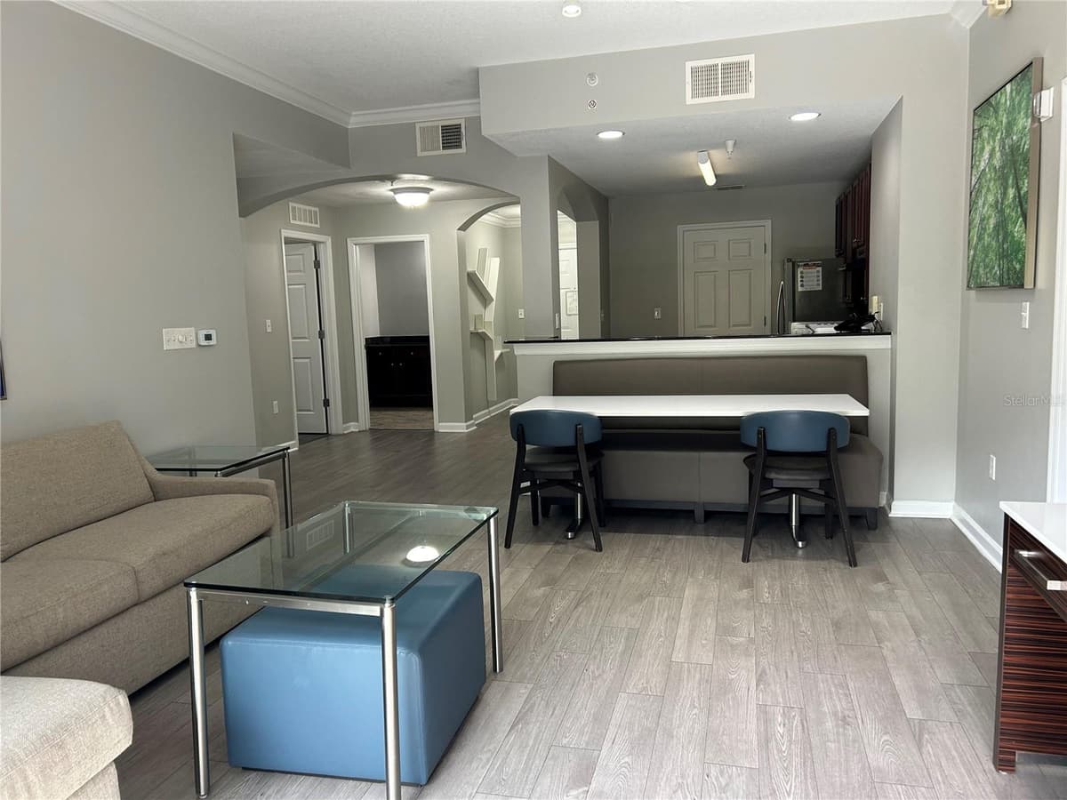 14501 GROVE RESORT AVENUE — photo 4 of 59