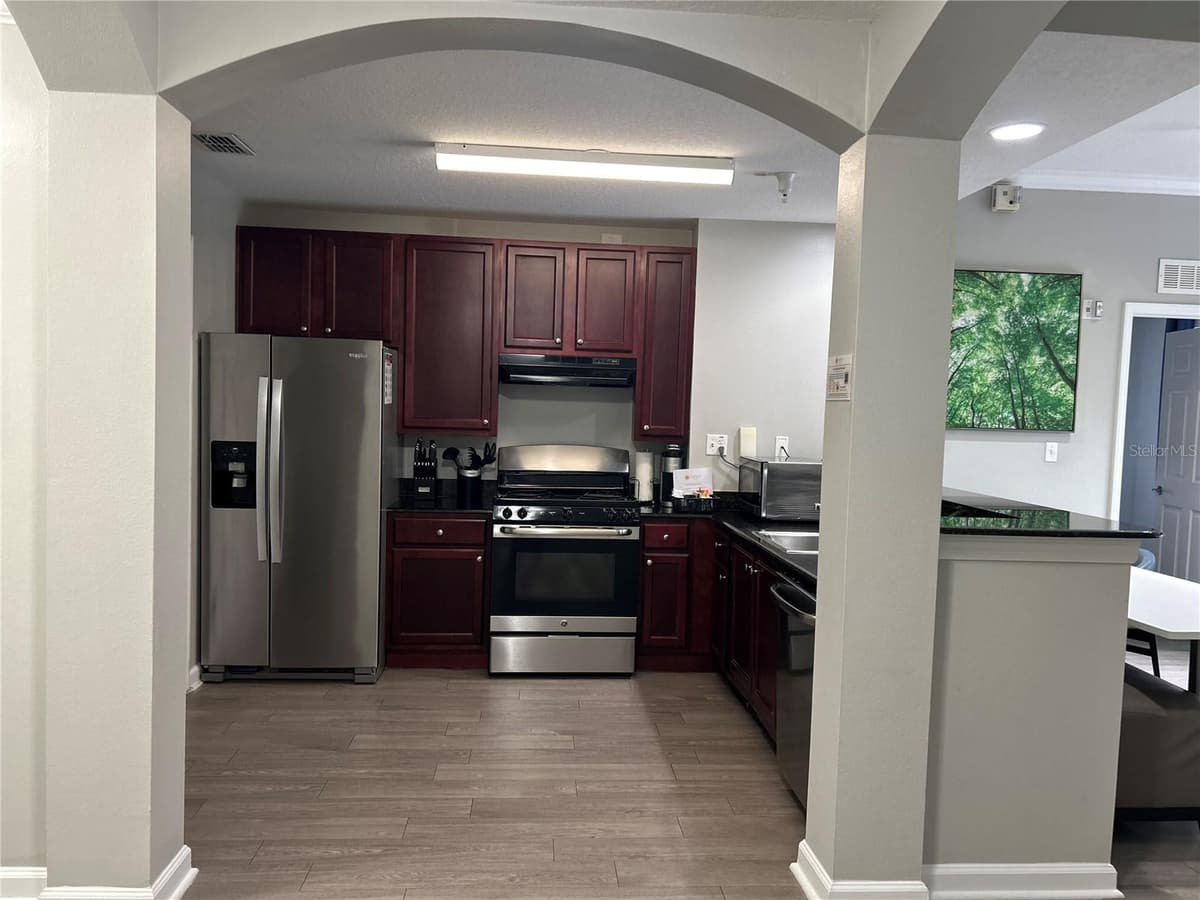 14501 GROVE RESORT AVENUE — photo 1 of 59