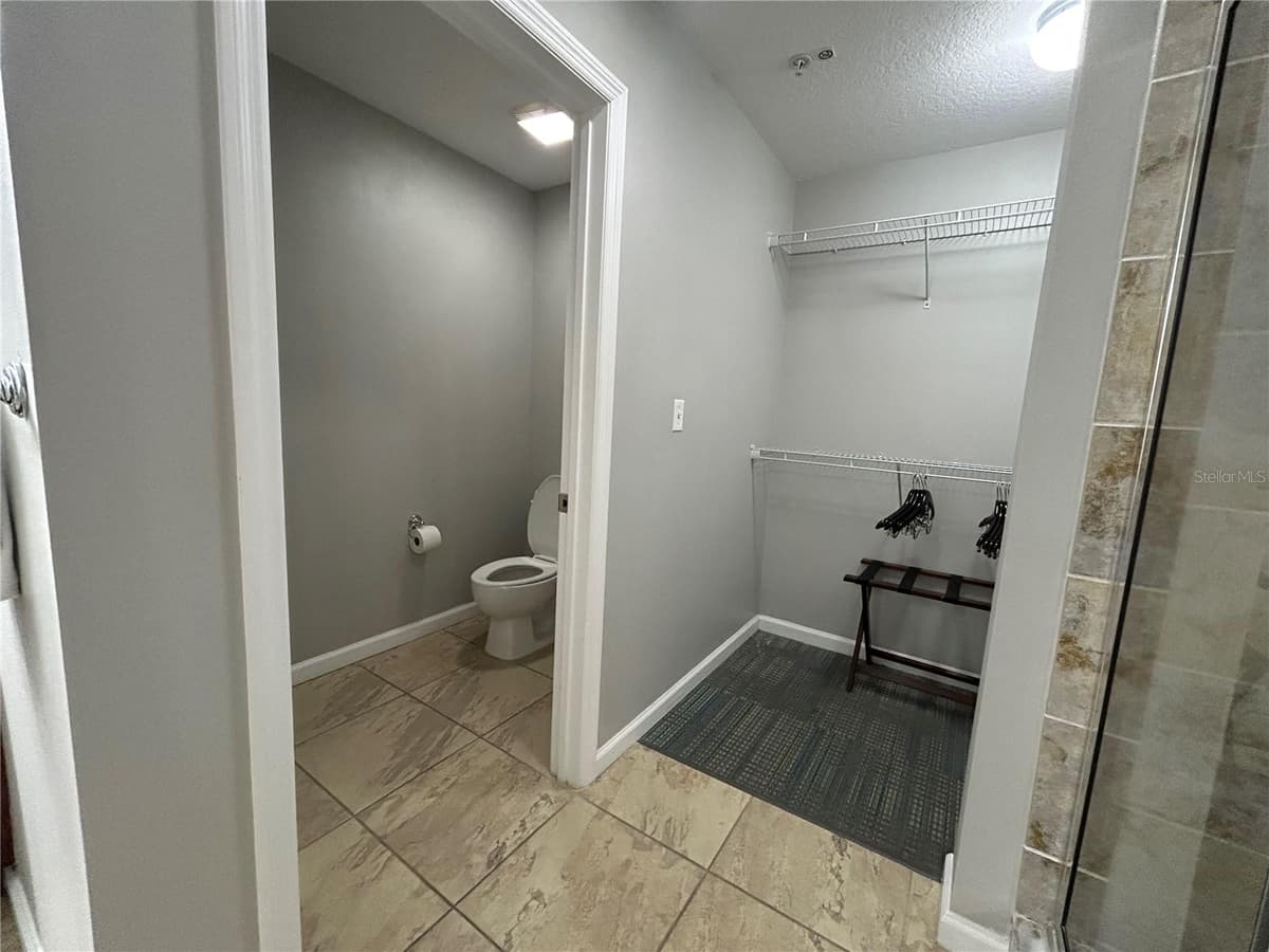 14501 GROVE RESORT AVENUE — photo 46 of 59
