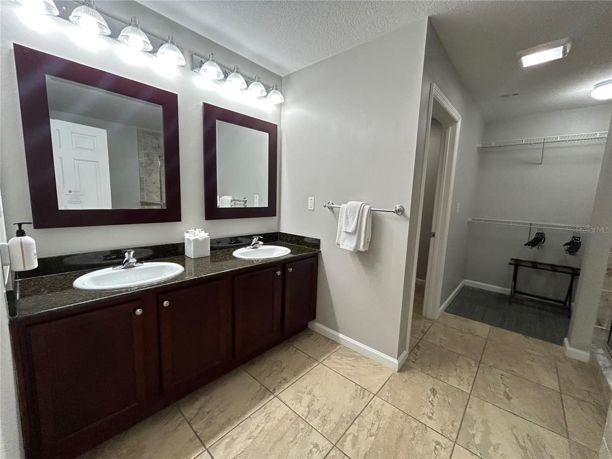 14501 GROVE RESORT AVENUE — photo 41 of 59