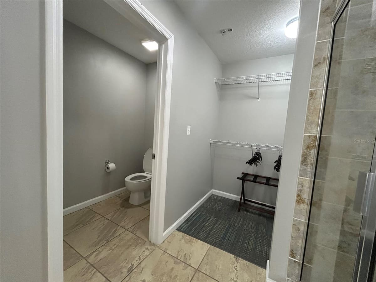 14501 GROVE RESORT AVENUE — photo 47 of 59