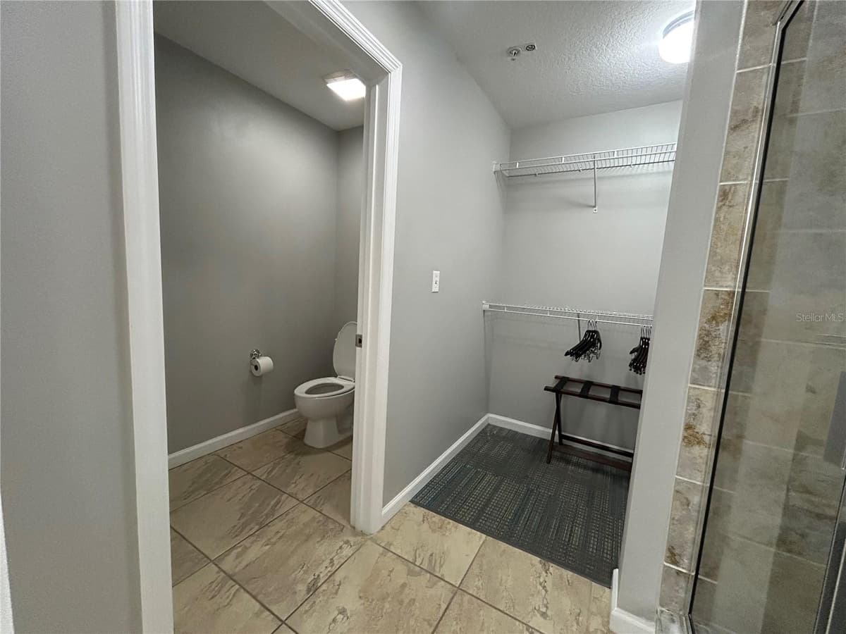 14501 GROVE RESORT AVENUE — photo 45 of 59