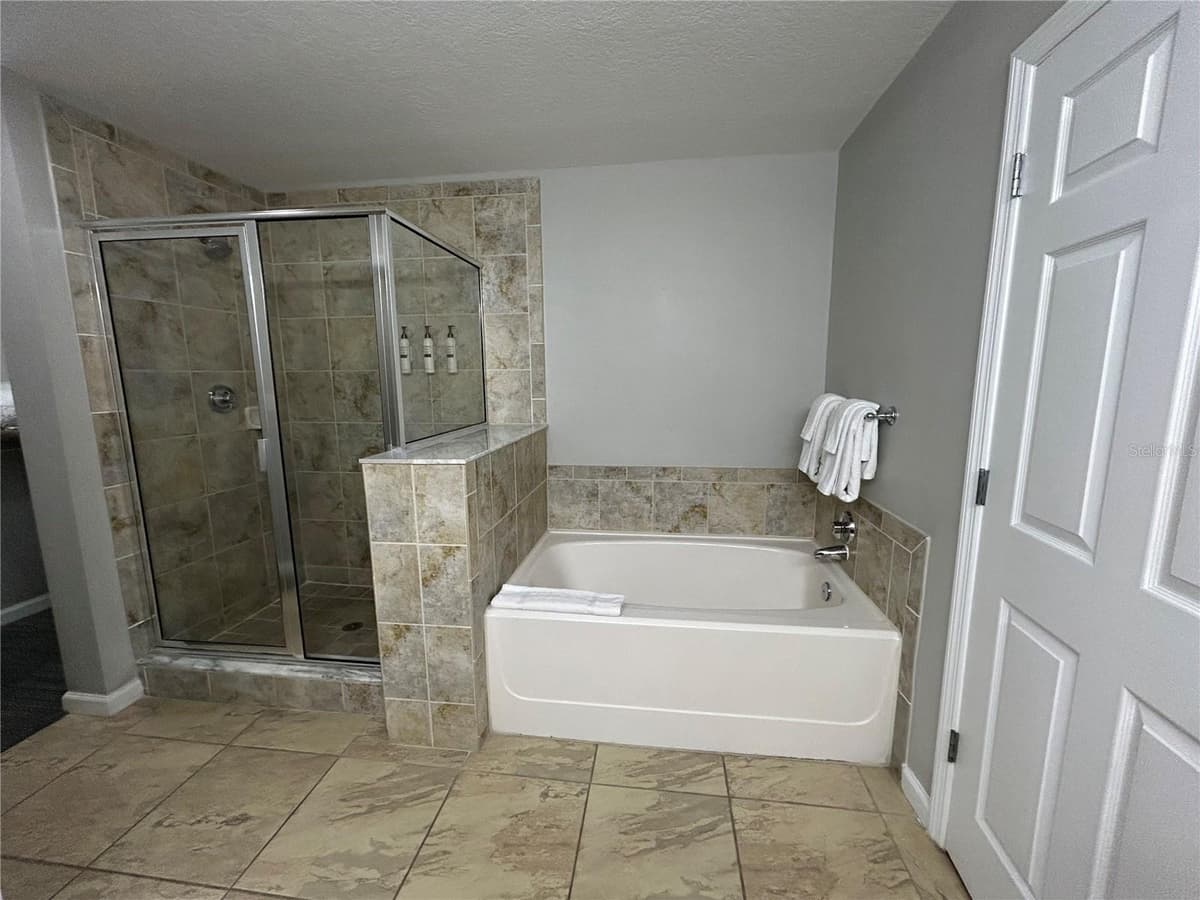 14501 GROVE RESORT AVENUE — photo 43 of 59