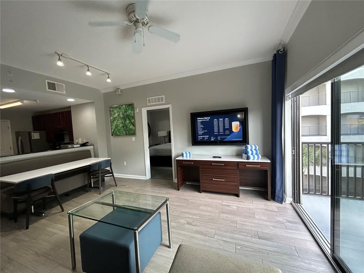 14501 GROVE RESORT AVENUE — photo 8 of 59