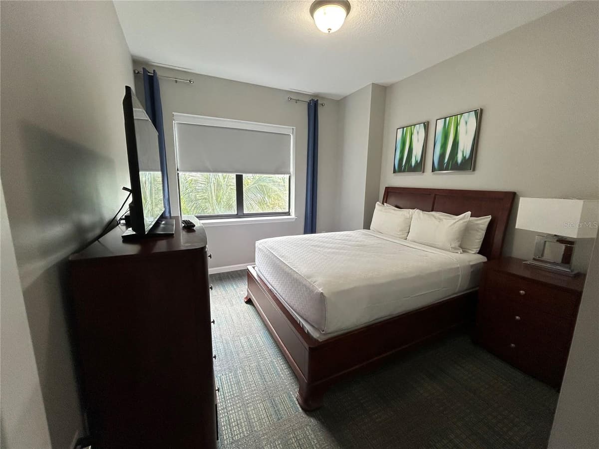 14501 GROVE RESORT AVENUE — photo 33 of 59
