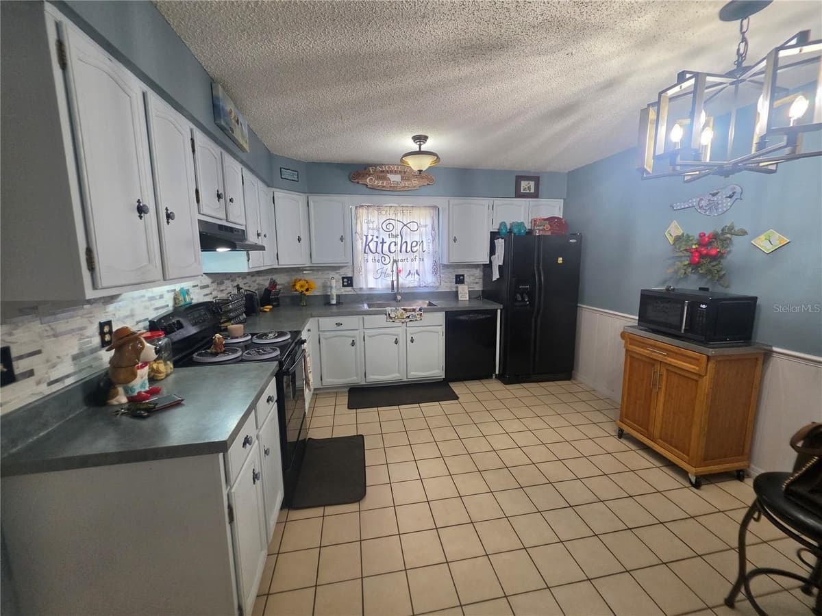 2417 OAK PARK DRIVE — photo 19 of 39