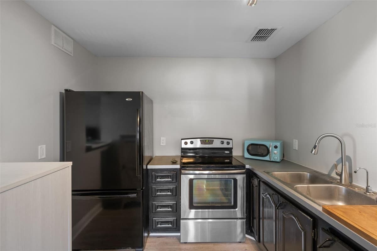 11904 BAYONET LANE — photo 13 of 33