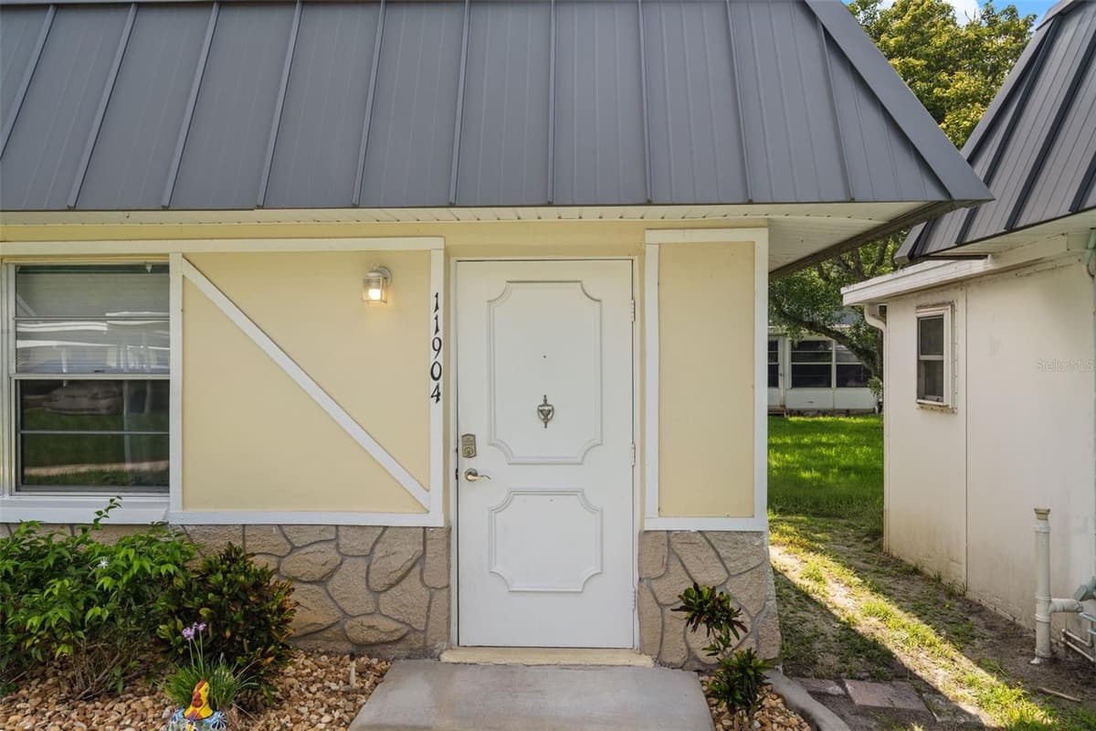 11904 BAYONET LANE — photo 6 of 33