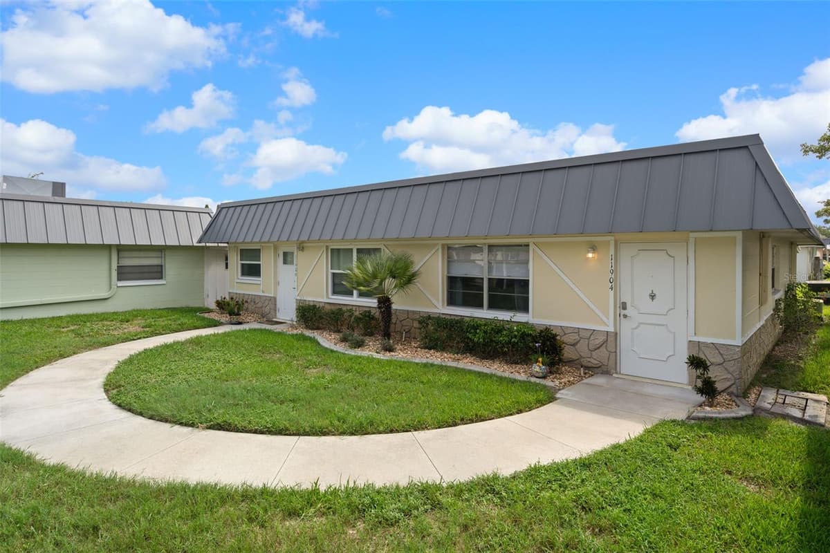 11904 BAYONET LANE — photo 3 of 33