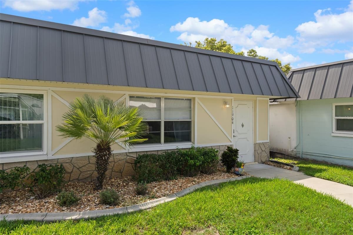 11904 BAYONET LANE — photo 5 of 33