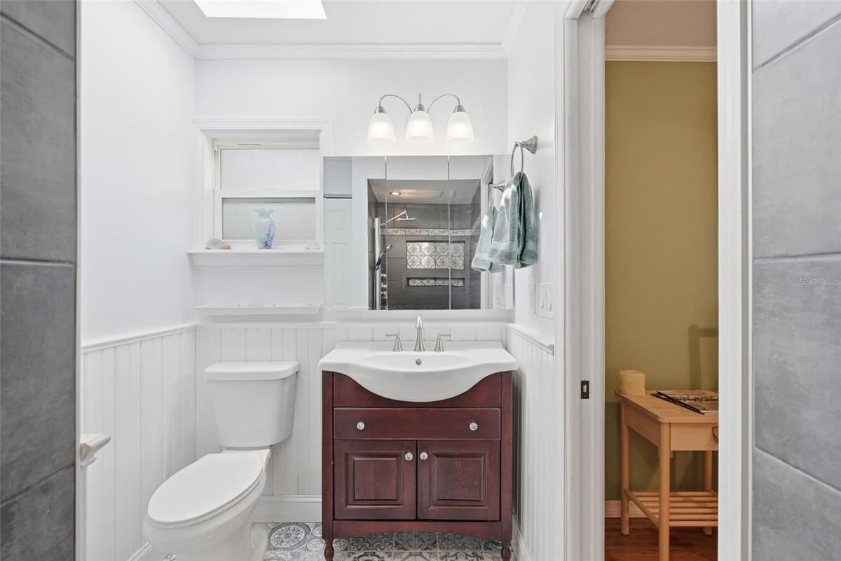 505 THOMPSON AVENUE — photo 29 of 40