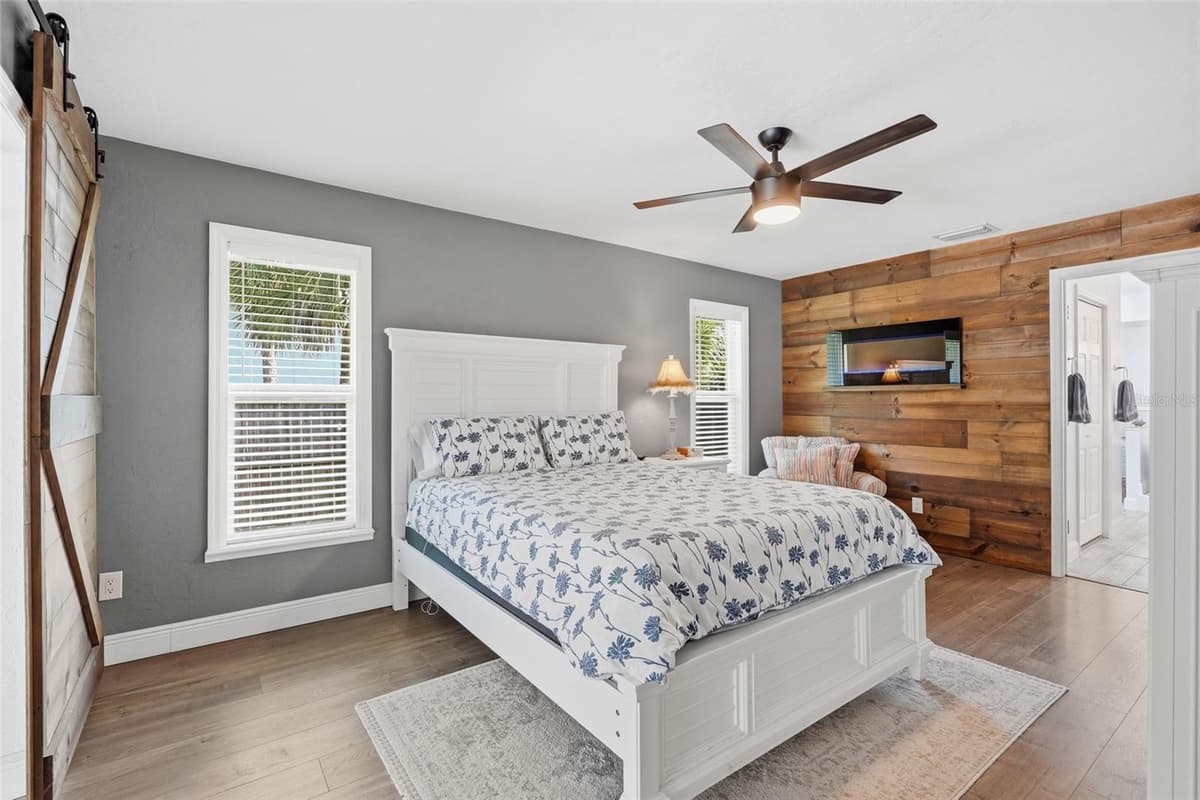 505 THOMPSON AVENUE — photo 21 of 40