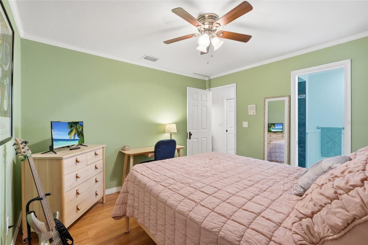 505 THOMPSON AVENUE — photo 27 of 40