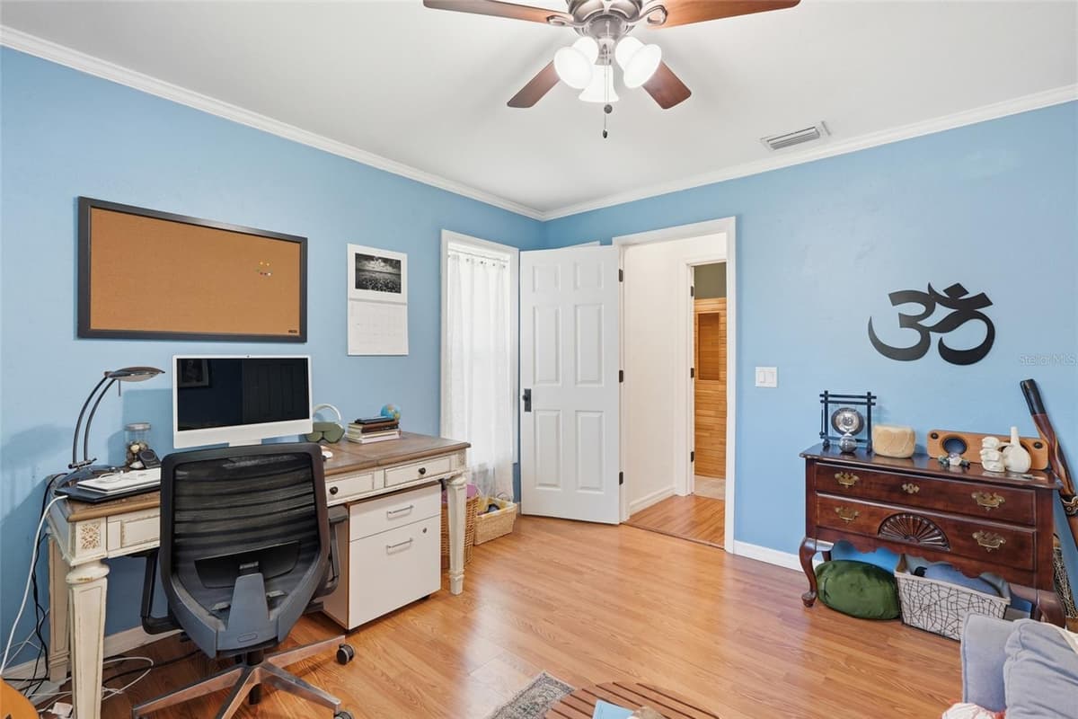 505 THOMPSON AVENUE — photo 17 of 40
