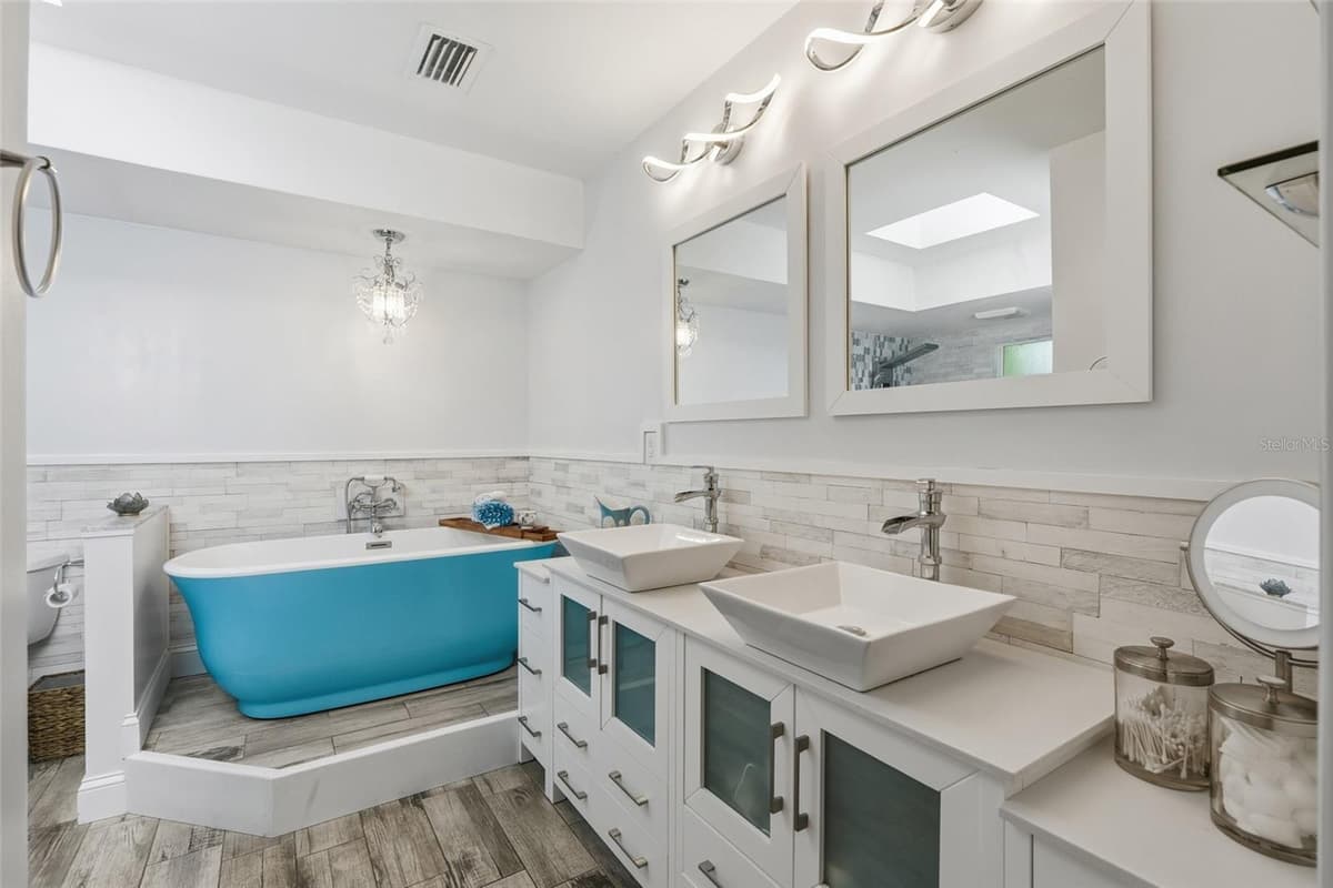 505 THOMPSON AVENUE — photo 24 of 40