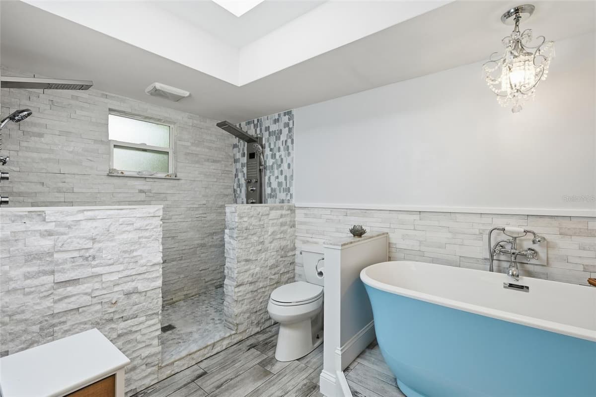 505 THOMPSON AVENUE — photo 25 of 40