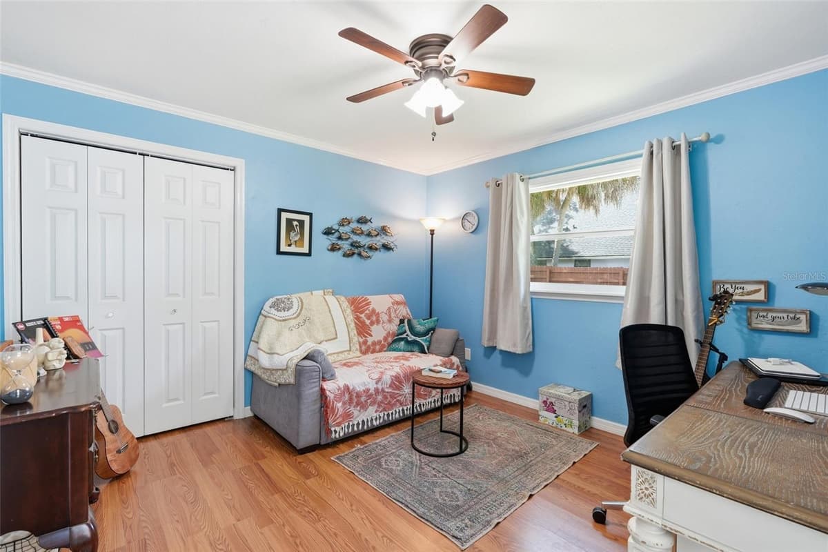 505 THOMPSON AVENUE — photo 15 of 40