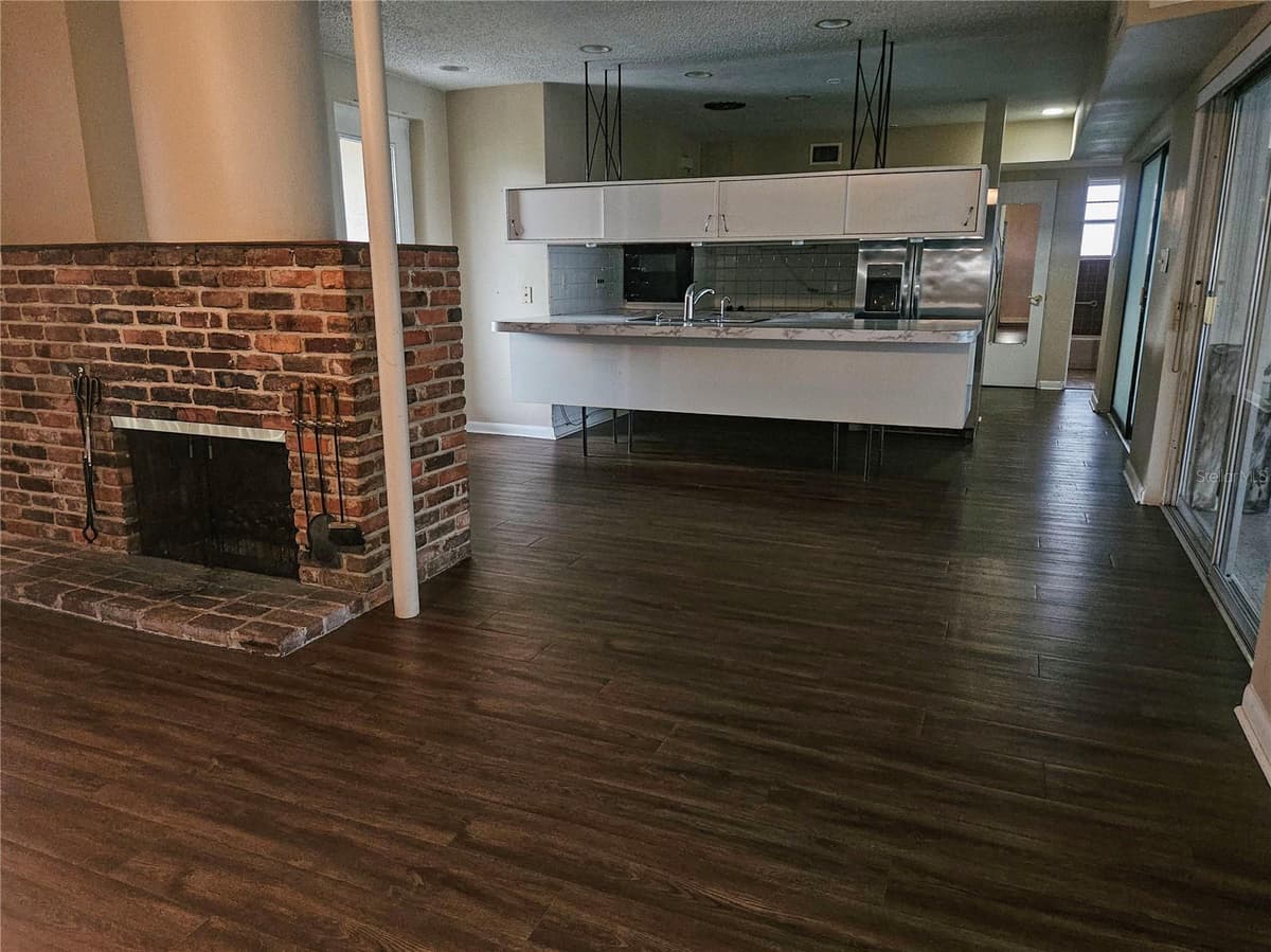 1820 LOMBARDY DRIVE — photo 5 of 20