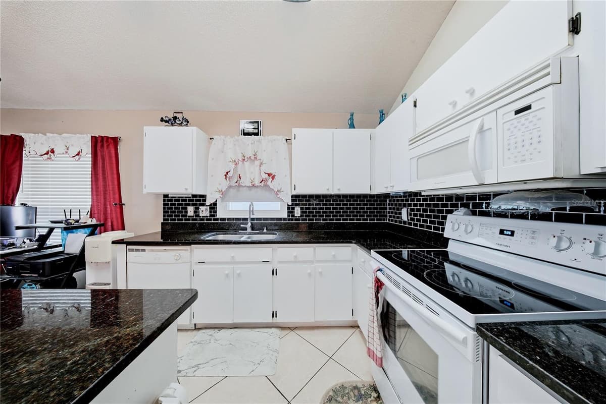 6804 MIRROR LAKE AVENUE — photo 14 of 46