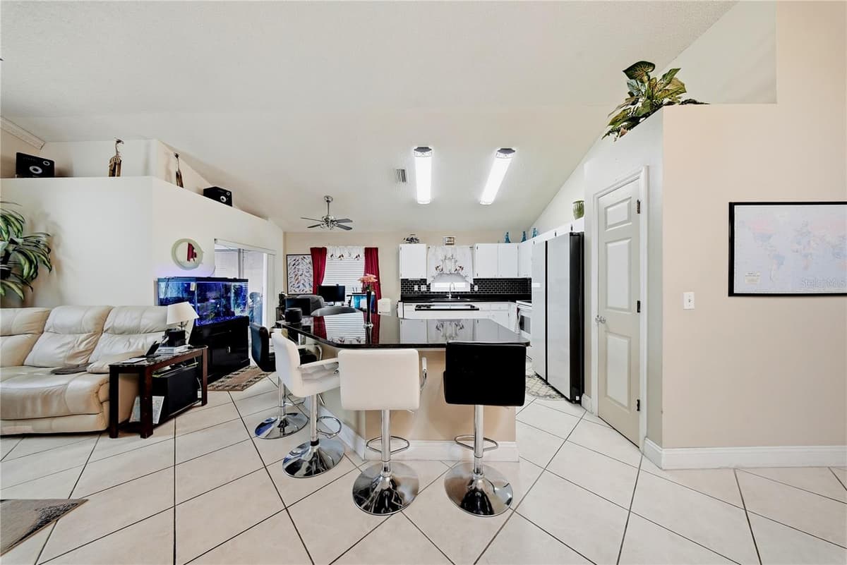 6804 MIRROR LAKE AVENUE — photo 11 of 46