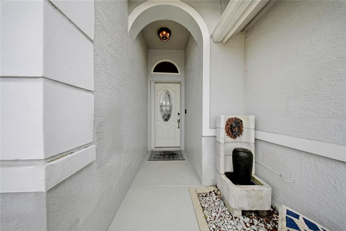 6804 MIRROR LAKE AVENUE — photo 4 of 46