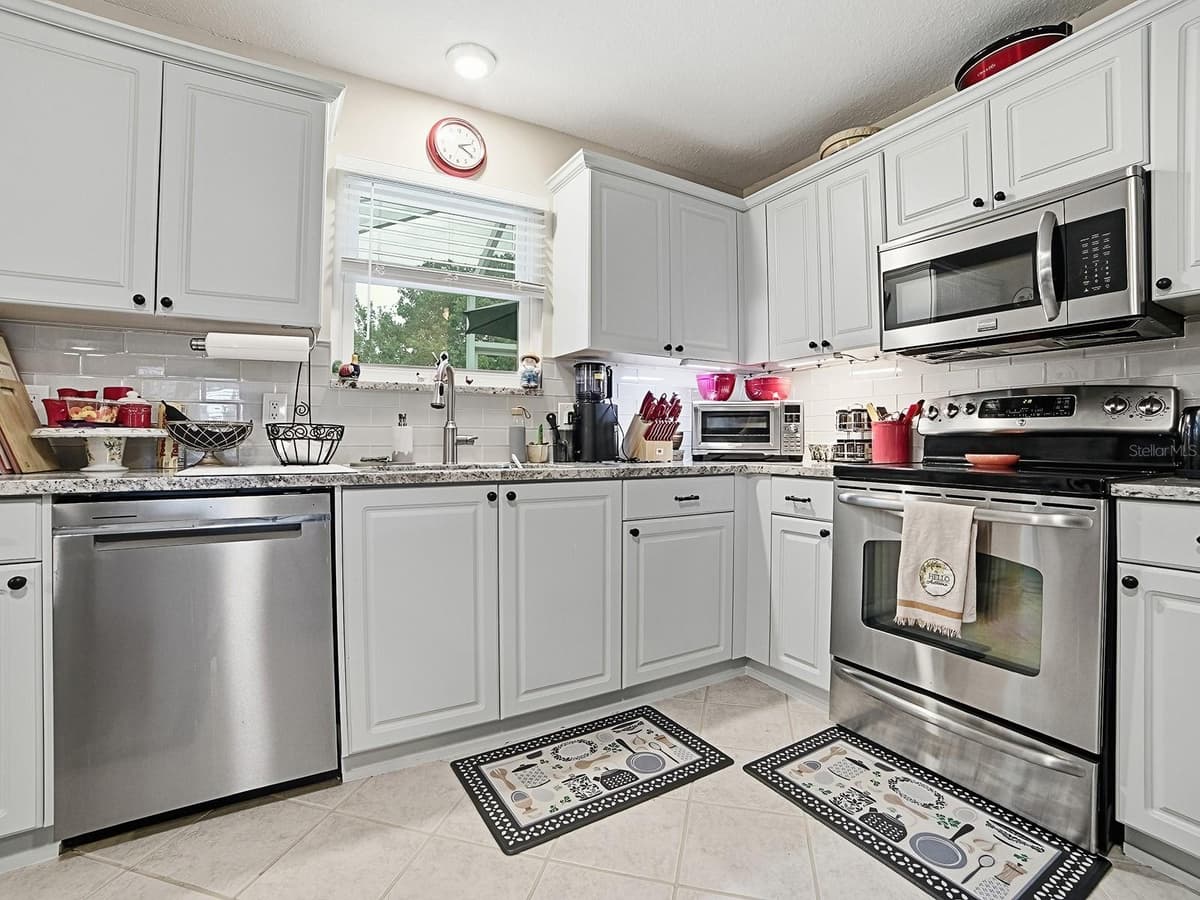 1507 GARDENA COURT — photo 12 of 42
