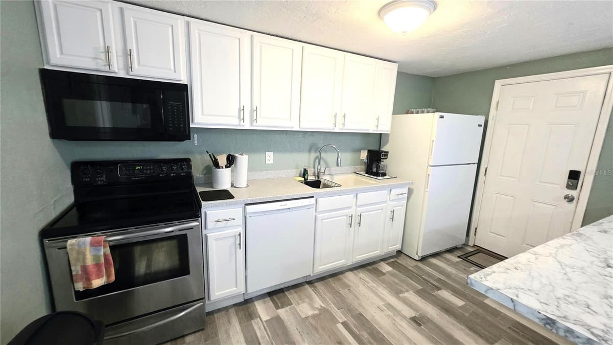 2031 4TH STREET — photo 4 of 23