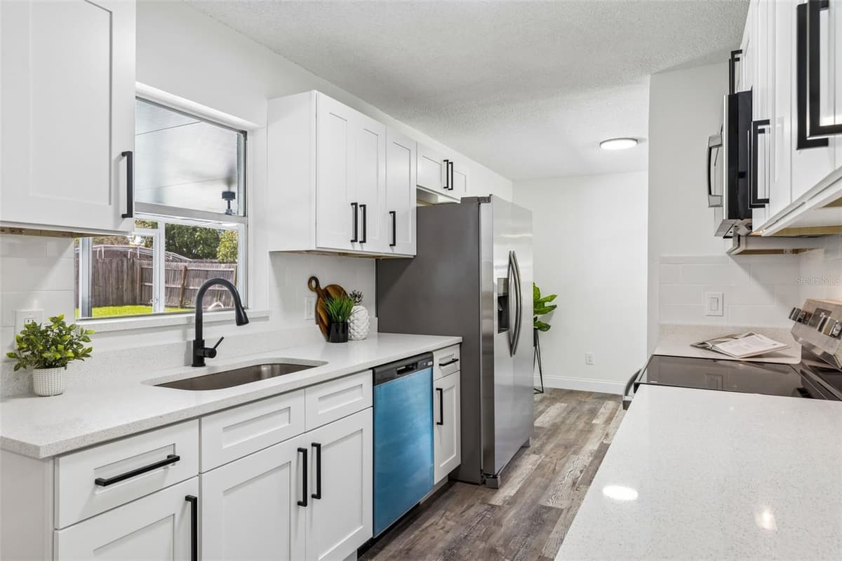 211 MELISSA COURT — photo 6 of 23