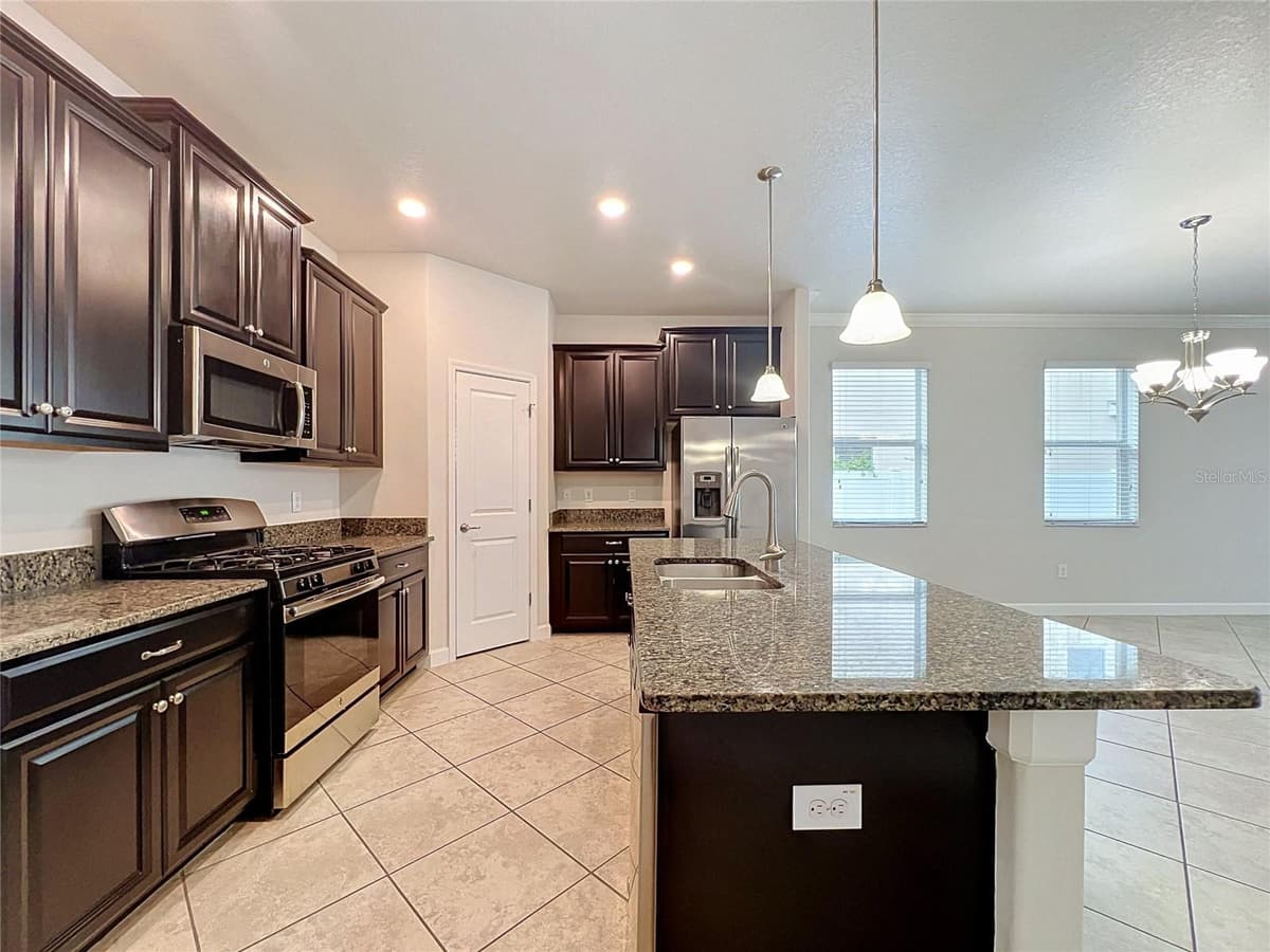 3160 CALVANO DRIVE — photo 9 of 31
