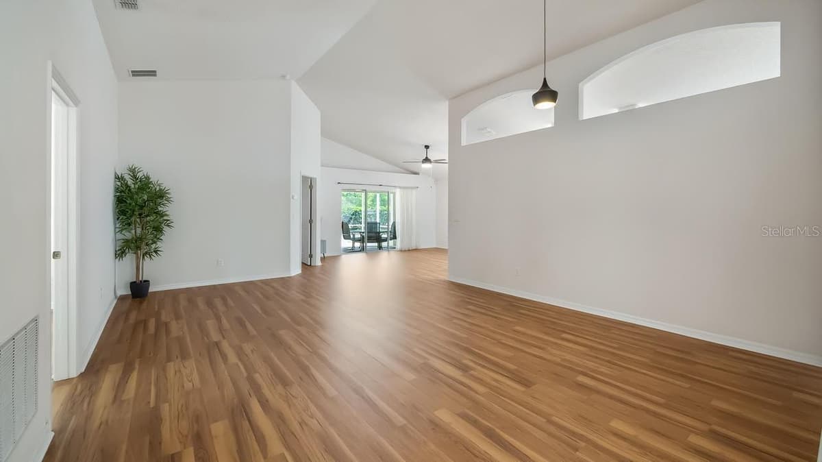 4127 CAPLAND AVENUE — photo 16 of 39