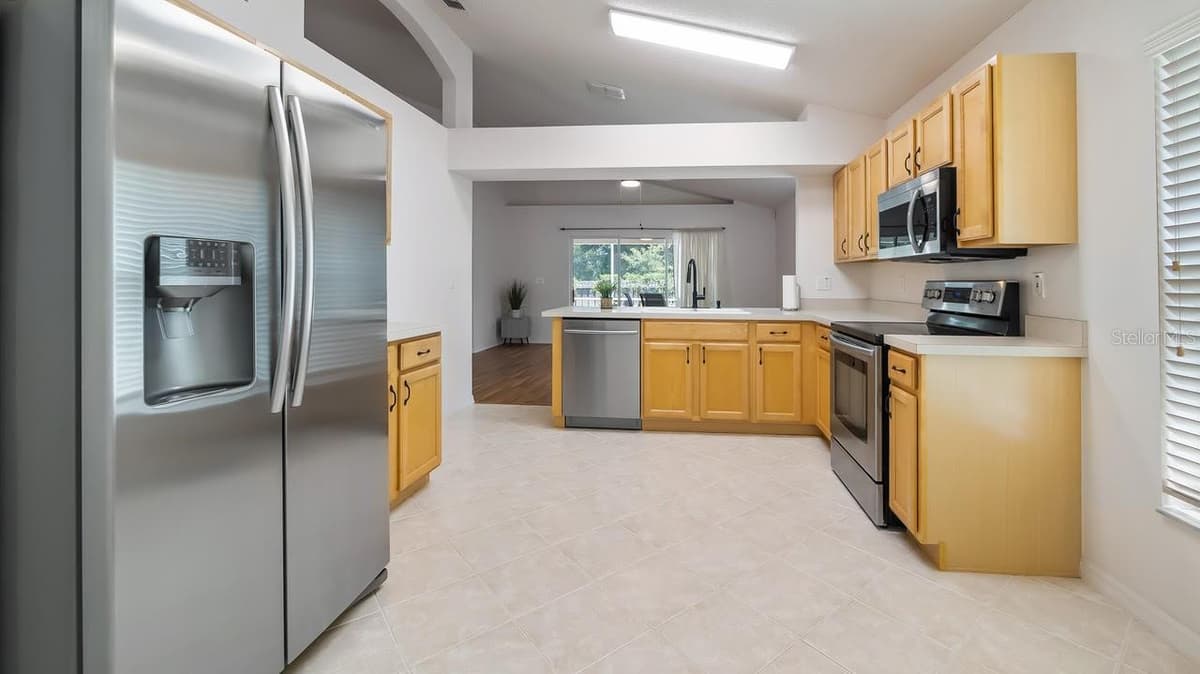 4127 CAPLAND AVENUE — photo 9 of 39