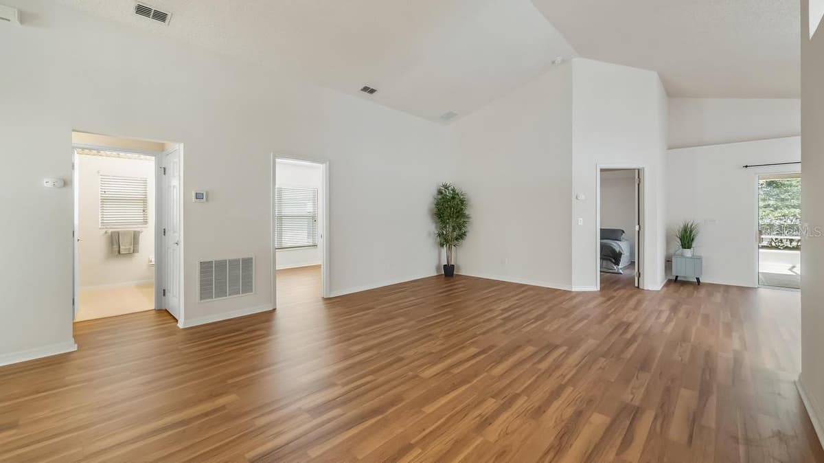 4127 CAPLAND AVENUE — photo 15 of 39