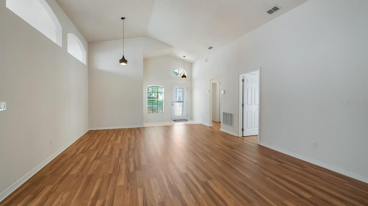 4127 CAPLAND AVENUE — photo 5 of 39