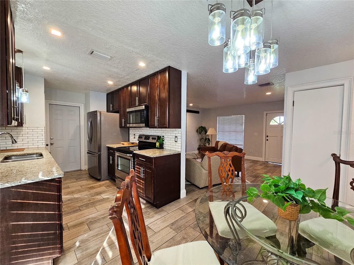 212 CORTEZ AVENUE — photo 11 of 41