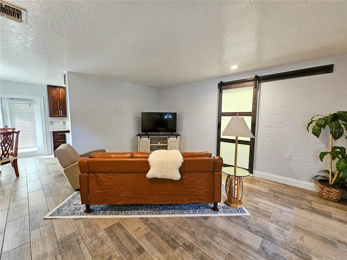 212 CORTEZ AVENUE — photo 5 of 41